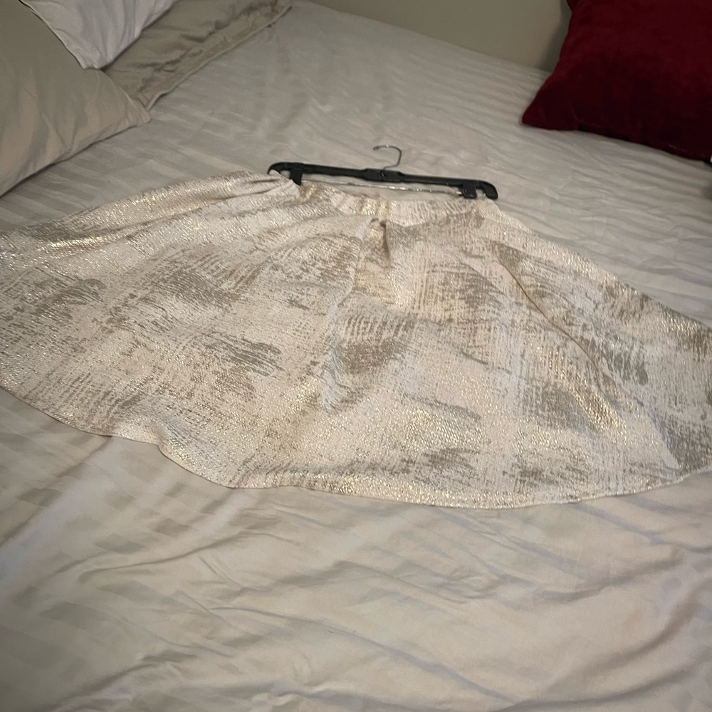 Gold and white flared skirt in large